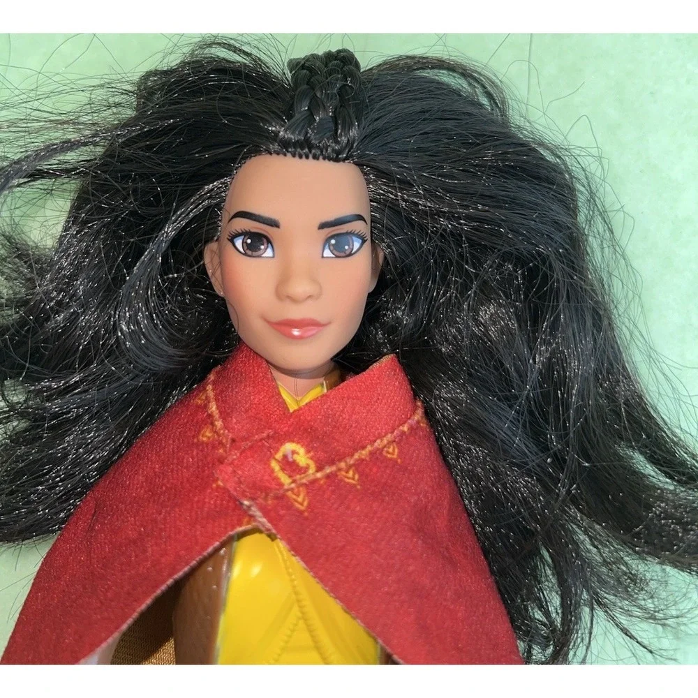 DISNEY Barbie Doll, Raya From *Raya And The Last Dragon. Articulated.(1/b58)